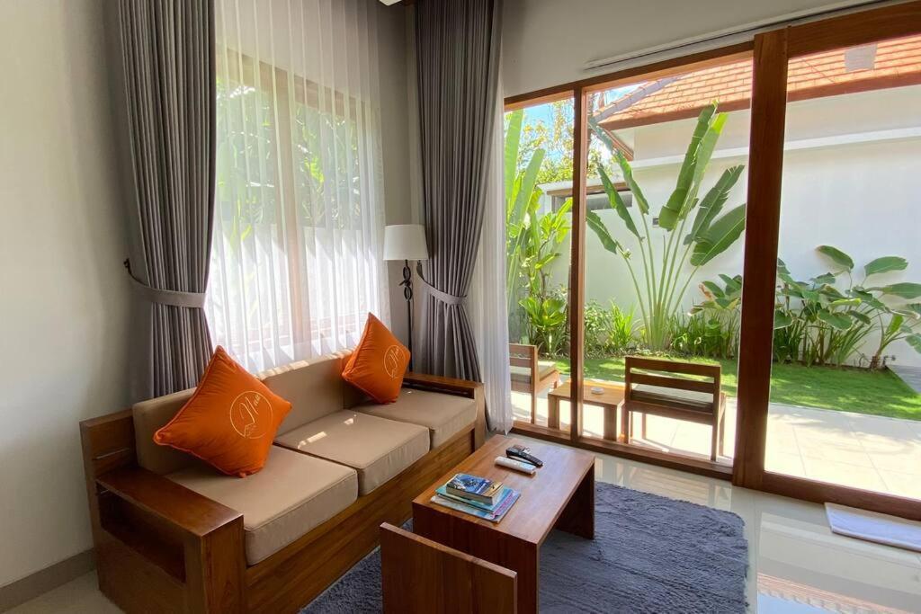 Nau Nusa Villa Batununggul Exterior photo